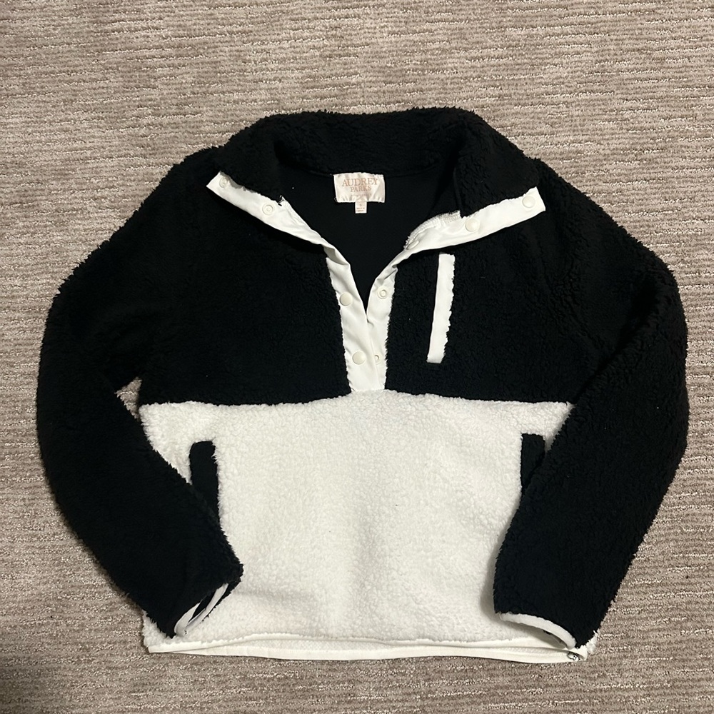 NEW Black and White Fleece Pullover